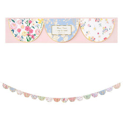 English Garden Scallop Garland